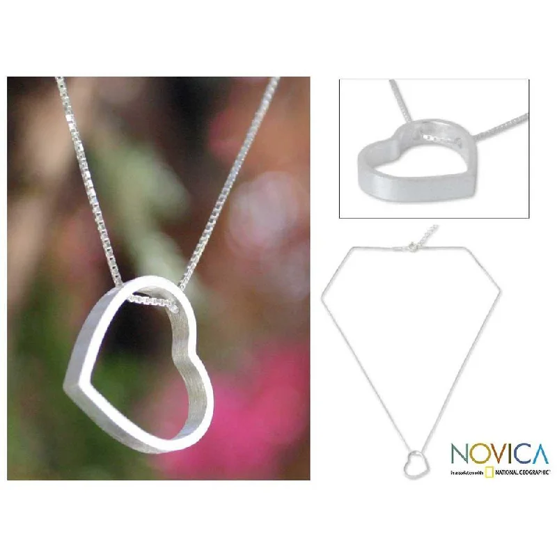 stylish silver pendant with charm -Handmade Sterling Silver 'Modern Heart' Necklace (Thailand) - 7'6" x 9'6"