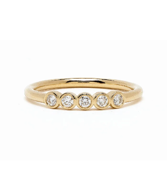 classic wedding rings with gold and diamond combinations -Aura 5 Stone Band