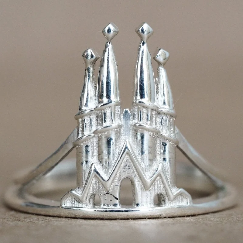 vintage-style rings for women with modern flair -Sagrada Familia